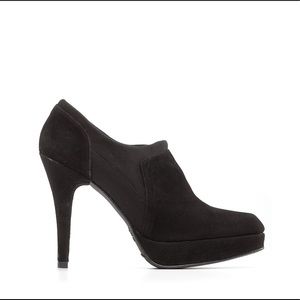 Stuart Weitzman Holdme Suede Booties 8.5